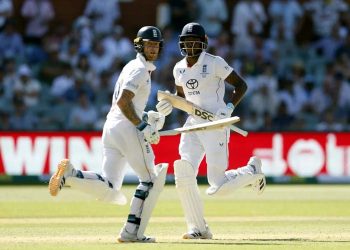 تیسرا ایشز ٹیسٹ :دوسرے روزکے اختتام پر انگلینڈ مشکلات کا شکار ،158رنز کا خسارہ برقرار