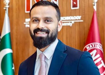 گنیز ورلڈ ریکارڈز: پاکستان کے محمد شاہ زیب دنیا کے کم عمر ترین یونیورسٹی چانسلر قرار