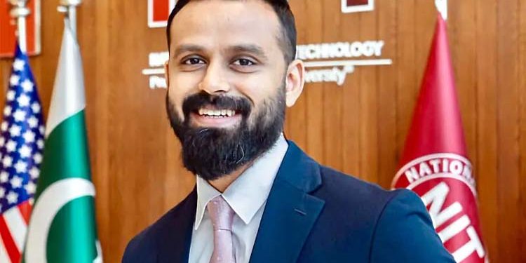 گنیز ورلڈ ریکارڈز: پاکستان کے محمد شاہ زیب دنیا کے کم عمر ترین یونیورسٹی چانسلر قرار