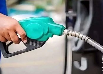 پیٹرولیم مصنوعات کی قیمتوں میں بڑی کمی کا امکان