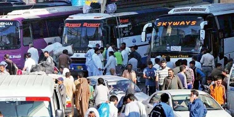ٹرانسپورٹرز کی پنجاب بھر میں پہیہ جام ہڑتال، متعدد بس اڈے بند، مسافر پریشان