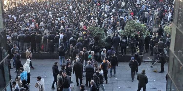 ایران میں بغاوت کی آگ ، مظاہروں میں 10 افراد ہلاک