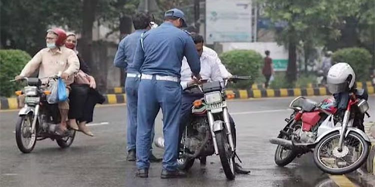 لاہور میں بسنت کے دوران موٹر سائیکل پر سیفٹی راڈ لازمی قرار