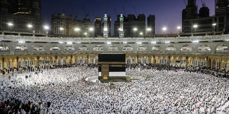 عوام کے ٹیکس کے پیسوں سے حکمرانوں کو شاہانہ حج و عمرہ کرانے کی تجویز