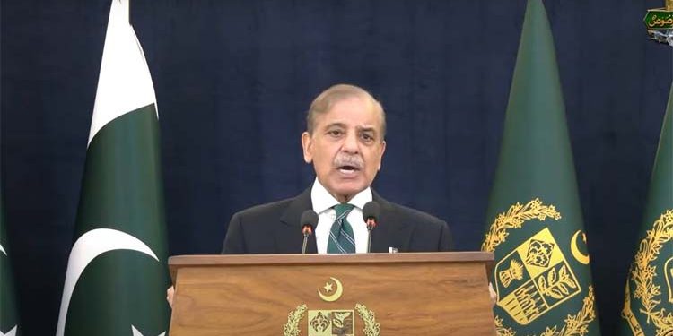 بھارتی مظالم کے سامنے کشمیری عوام کی جرأت کو سلام پیش کرتے ہیں:وزیراعظم
