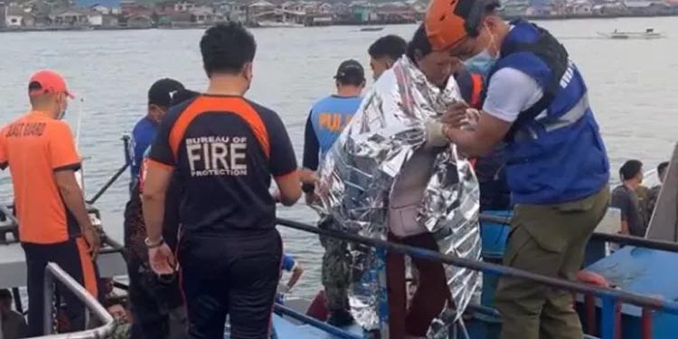 فلپائن میں مسافر فیری حادثے کا شکار، 350 سے زائد افراد سوار، 15 ہلاک، درجنوں لاپتا