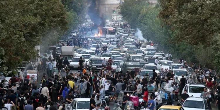 ایران میں حالات قابو سے باہر، حکومت نے انٹرنیٹ بند کر دیا