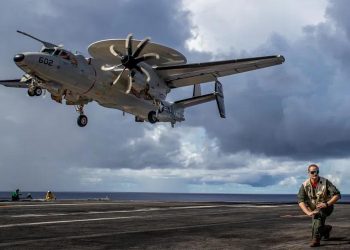 ایران کے گرد گھیرا تنگ، امریکی نیوی اور ایئر فورس حرکت میں