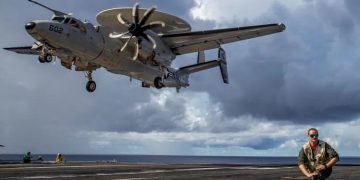 ایران کے گرد گھیرا تنگ، امریکی نیوی اور ایئر فورس حرکت میں