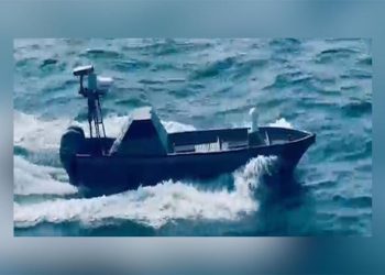 پاک بحریہ نے نیا یو ایس وی اور لوٹرنگ منیشن کامیابی سے ٹیسٹ کر لیا