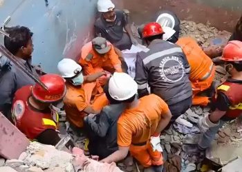 کراچی میں سحری کے وقت سلنڈر دھماکا، 16 افراد جاں بحق، بچی معجزانہ طور پر زندہ بچ گئی