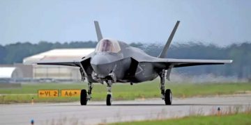 Controls on the F-35, one button… and the plane is hacked Billion-dollar jet useless
