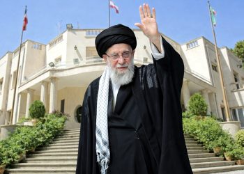 ایرانی سپر یم لیڈر خامنہ ای کے دفاتر کے قریب ابتدائی حملہ کیا گیا