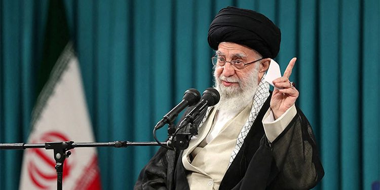 طیارہ بردار جہاز نہیں، اسے ڈبونے کی قوت اصل طاقت ہے: آیت اللہ خامنہ ای کا سخت پیغام