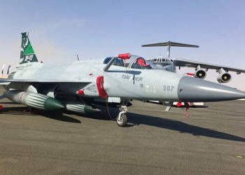پاکستان کا JF-17 تھنڈر جہاز عالمی دفاعی نمائش میں نمایاں دلچسپی کا مرکز