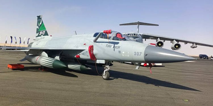پاکستان کا JF-17 تھنڈر جہاز عالمی دفاعی نمائش میں نمایاں دلچسپی کا مرکز