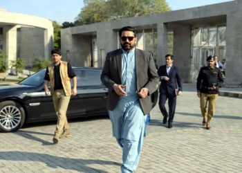 KP Chief Minister Sohail Afridi tried to talk to the Chief Justice of Islamabad High Court, but he left the chamber without listening.