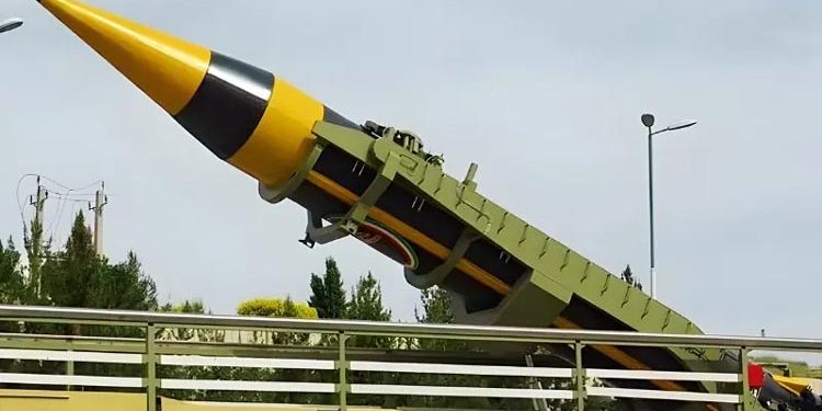 ایران کا 2 ہزار کلومیٹر تک مار کرنیوالے ’خرمشہر فور‘ میزائل کا کامیاب تجربہ