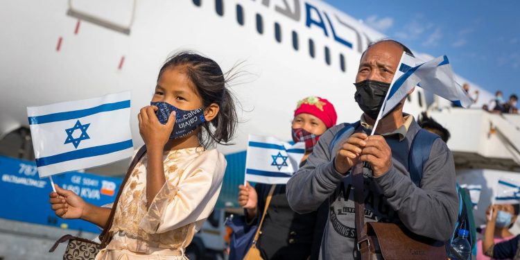 Lost Jewish tribe from India returns to Israel after 2,700 years