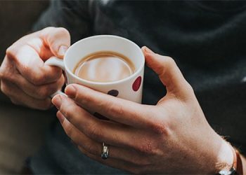روزانہ چند کپ چائے یا کافی، بڑھاپے میں بھولنے کی بیماری کا خطرہ کم کرنے میں مددگار