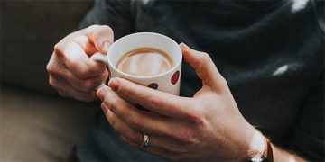 روزانہ چند کپ چائے یا کافی، بڑھاپے میں بھولنے کی بیماری کا خطرہ کم کرنے میں مددگار