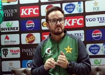 Head coach Mike Hesson undergoes surgery in Lahore hospital