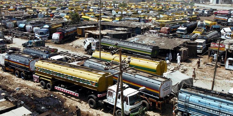 Ships filled with petrol begin arriving in Pakistan, threat of shortage averted
