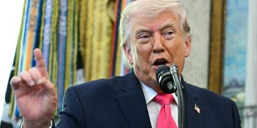 آبنائے ہرمز جا کر خود تیل خرید لیں ،امریکا مدد نہیں کرے گا،ٹرمپ برطانیہ اور فرانس پر برس پڑے