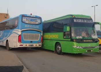 بسوں میں ٹریکر نصب کرنے کا فیصلہ