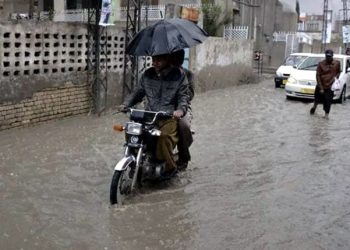 5 people including a girl died in a fire due to heavy rain in Karachi