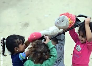 Doll's funeral in Gaza, viewers' hearts were touched