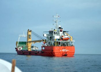 Four ships pass through Strait of Hormuz despite US blockade