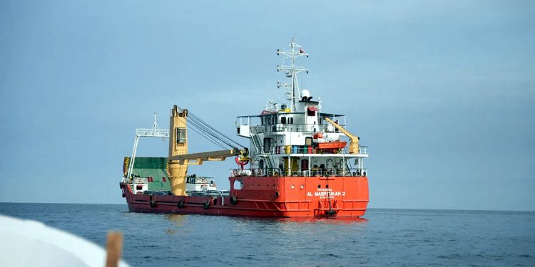 Four ships pass through Strait of Hormuz despite US blockade