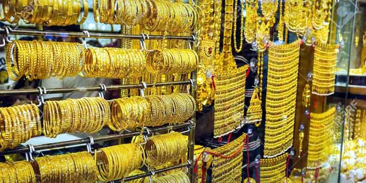 Gold is getting cheaper in Pakistan