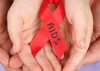 How many children became victims of AIDS in Pakistan in 15 months, report reveals