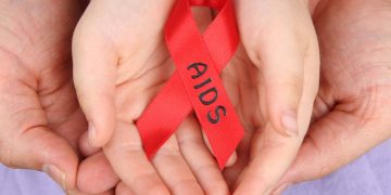 How many children became victims of AIDS in Pakistan in 15 months, report reveals