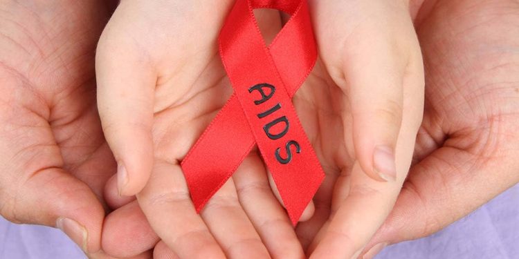 How many children became victims of AIDS in Pakistan in 15 months, report reveals