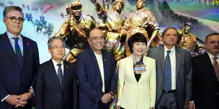 President Zardari visits Chairman Mao Zedong's hometown of Shaoshan in China
