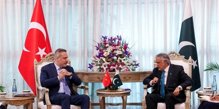 Telephone conversation between Ishaq Dar and Turkish Foreign Minister