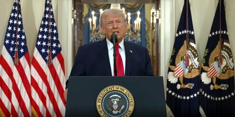 Trump claims victory over Iran, congratulates NASA, US President briefs media (Urdu dubbing)