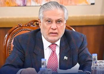 اسحاق ڈار کی وزارت خارجہ کے اعلیٰ حکام سے میٹنگ