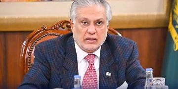 اسحاق ڈار کی وزارت خارجہ کے اعلیٰ حکام سے میٹنگ