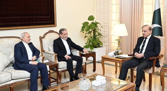 وزیراعظم سے ایرانی وزیر خارجہ کی ملاقات،خطے کی صورتحال پر تبادلہ خیال