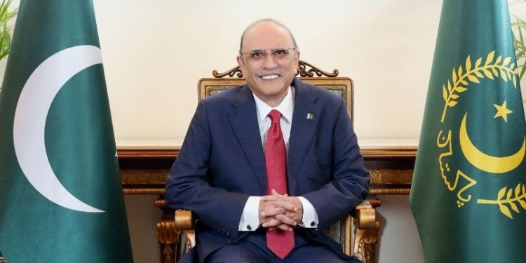 پاک فضائیہ نے دشمن کے 8طیارے مار گرائے ،صدر زرداری