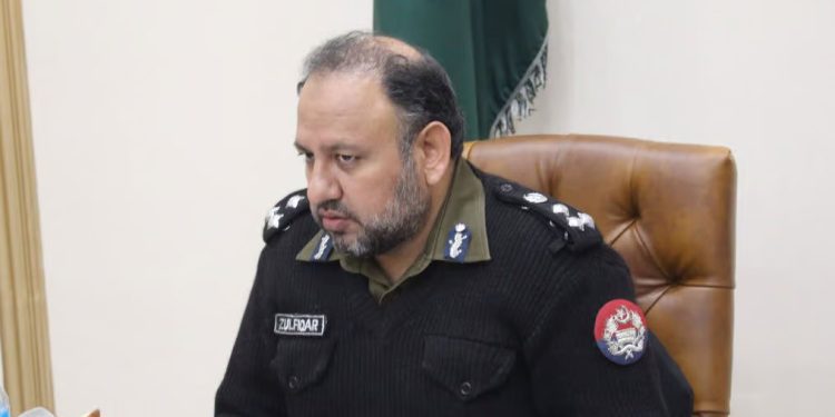 آئی جی کے پی کا بنوں کا دورہ ،پولیس افسروں اور جوانوں سے ملاقات