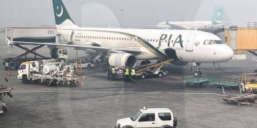 مہنگائی کے باعث ہوائی سفر مہنگا ،مسافر کم ،پروازیں منسوخ