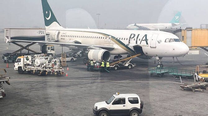 مہنگائی کے باعث ہوائی سفر مہنگا ،مسافر کم ،پروازیں منسوخ