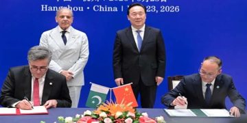 وزیراعظم کا دورہ چین، ایم او یوز پر دستخط