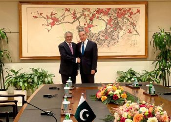 اسحاق ڈار کی نیویارک میں چینی وزیر خارجہ سے ملاقات