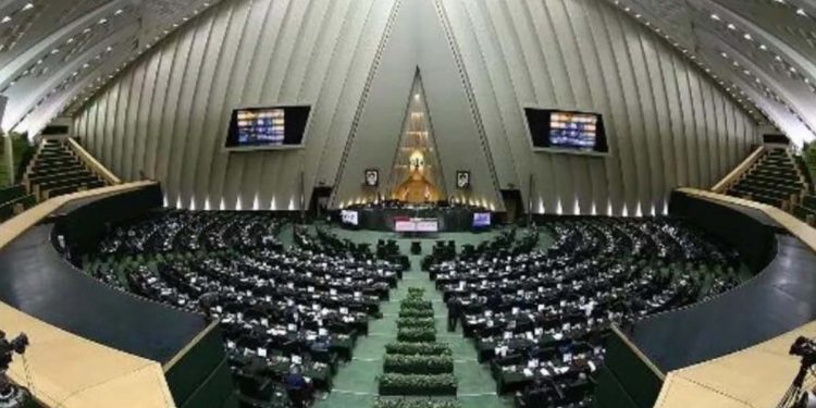 ایرانی پارلیمان جلد آبنائے ہرمز سے متعلق قانون سازی کی منظوری دے گی